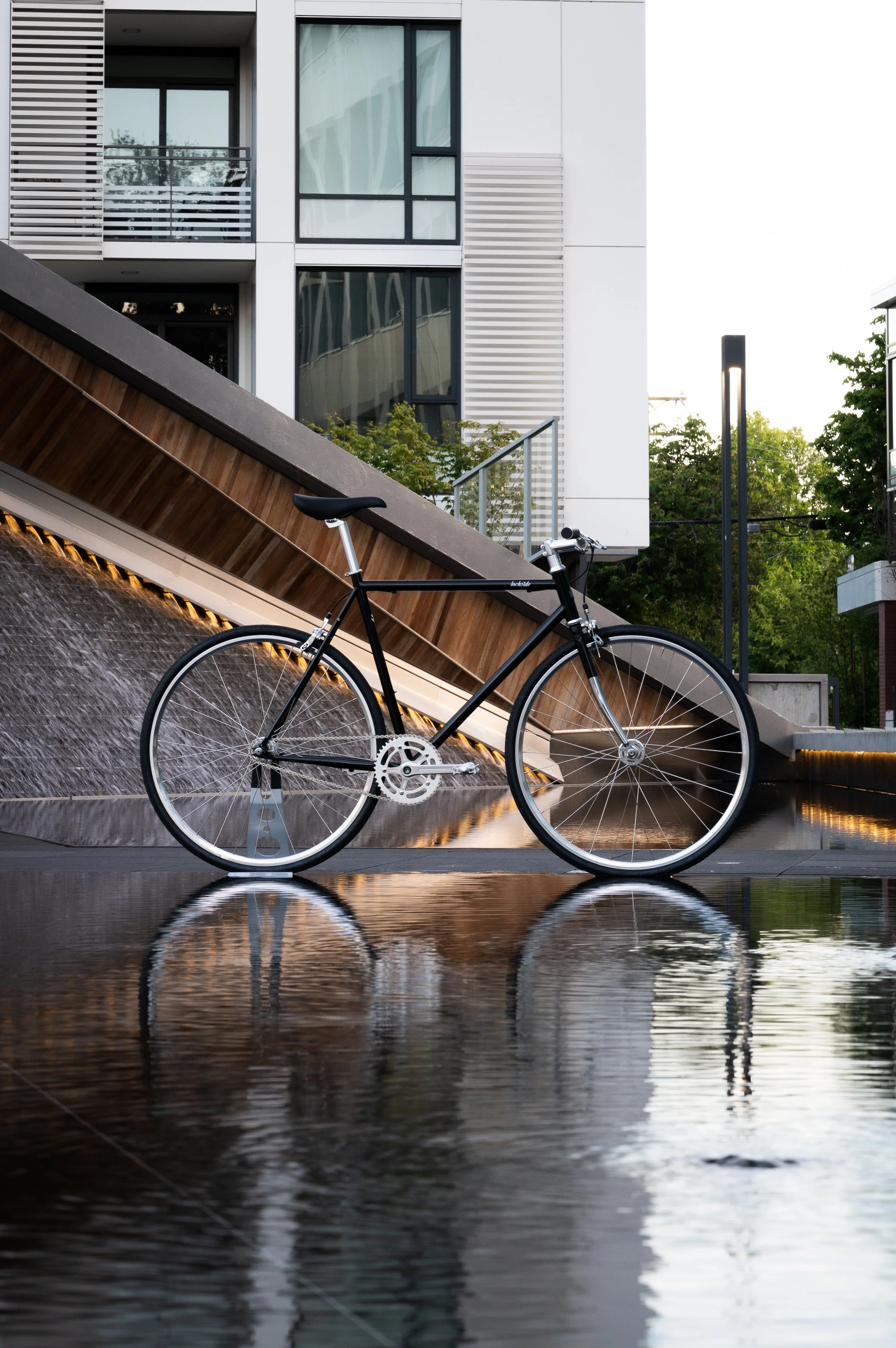 BICYCLE Black Tie 12こ Ride in Reto Style: Vintage-Inspired Single-Speed Bikes from